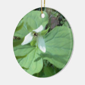 witte trillium met groenvoer keramisch ornament (Links)