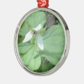 witte trillium met groenvoer metalen ornament (Links)
