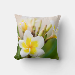 Witte tropische bloem kussen