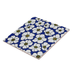 Witte tropische bloemen op blauw  tegeltje