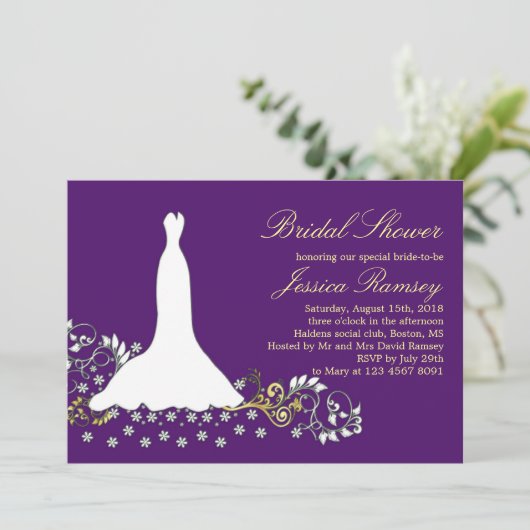 Witte trouwjurk, draai op purperen Vrijgezellenfee Kaart (Staand voorkant)