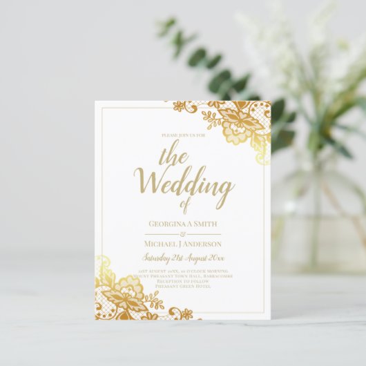 Witte trouwuitnodiging met gouden kantwerk Elegant (Staand voorkant)