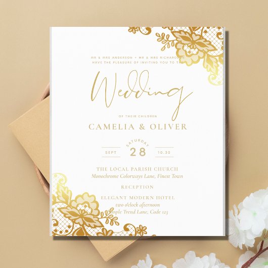 Witte Trouwuitnodiging met Gouden Kantwerk Elegant Flyer