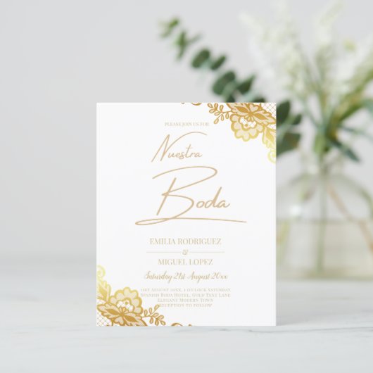 Witte trouwuitnodiging met gouden kantwerk Klassie (Staand voorkant)