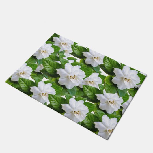 Witte tuinbloemen en groene bladeren op groen deurmat (Schuin)