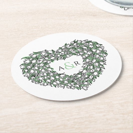 Witte tulp met inkt tekenmonogram bruiloft ronde kartonnen onderzetter (Gebogen)