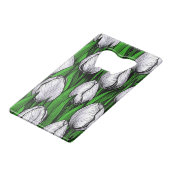 Witte tulpen met groene bladeren creditkaart flessenopener (Voorkant Gekanteld)