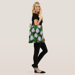 Witte tulpen met groene bladeren tote bag