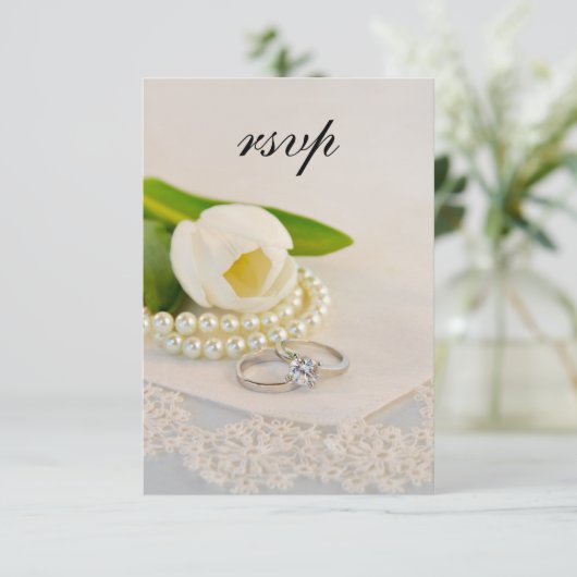 Witte Tulpen, parels en ringzegens RSVP (Staand voorkant)