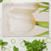 Witte tulpen tegen een witte achtergrond, theedoek (Gevouwen)