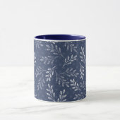 Witte twijgen op blauw. mok (Midden)