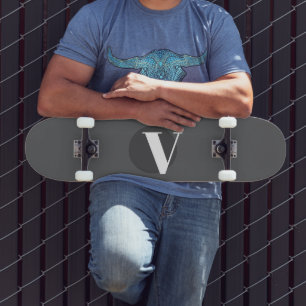 Witte typografie custom initiaal grijs persoonlijk skateboard