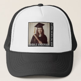 Witte typografie en fotogratificatie trucker pet