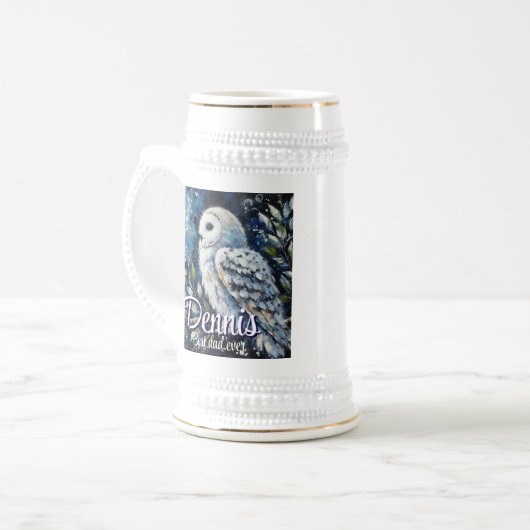 Witte uil op tak in maanlicht gepersonaliseerd bierpul (Voorkant links)