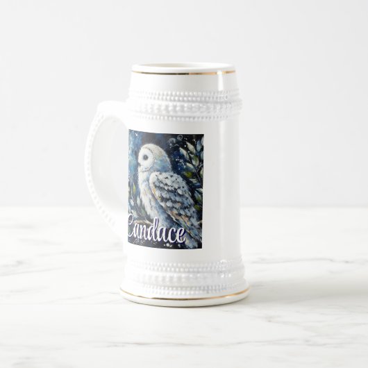 Witte uil op tak in maanlicht gepersonaliseerd bierpul (Voorkant links)