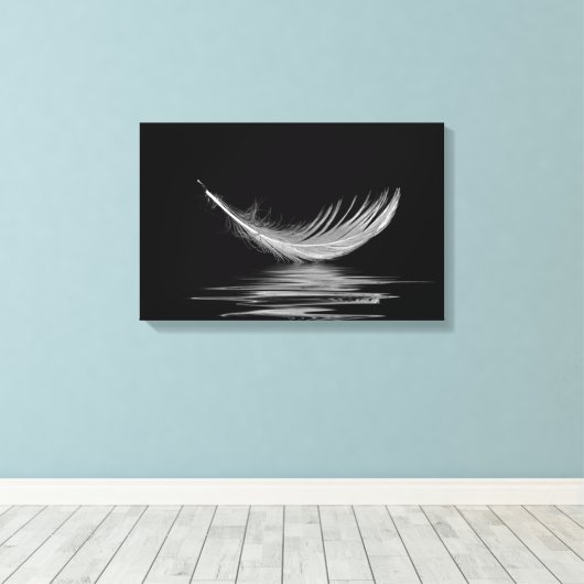 Witte veer drijvend op zwart water canvas afdruk (Insitu (Houten vloer))