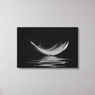 witte veer drijvend op zwart water canvas afdruk