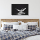 witte veer drijvend op zwart water canvas afdruk (Insitu (Slaapkamer))