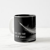 Witte veer met citaat tweekleurige koffiemok (Voorkant links)