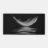 Witte veer met waterreflectie bureaumat (Voorkant)