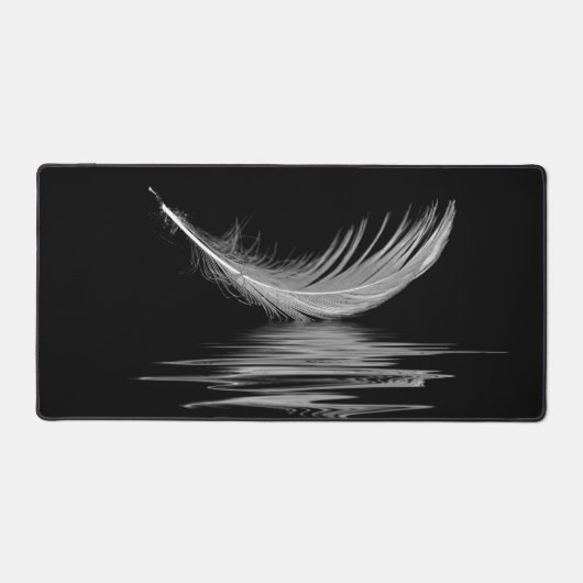 Witte veer met waterreflectie bureaumat (Voorkant)