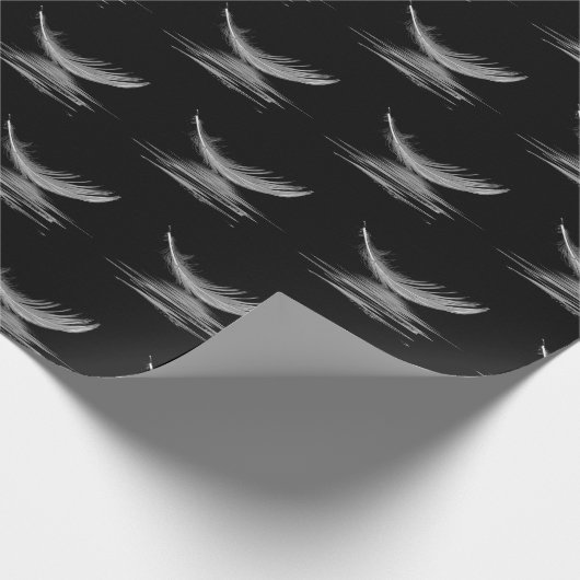 witte veer op zwart cadeaupapier (Hoek)
