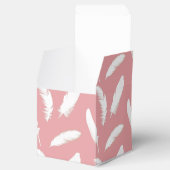 Witte veerafdruk op schelp roze bedankdoosjes (Geopend)