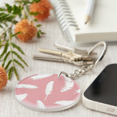 Witte veerafdruk op schelp roze sleutelhanger (Voorkant Rechts)
