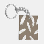 Witte veerafdruk op taupe sleutelhanger (Voorkant Links)