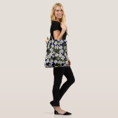 Witte veldbloemen: motief. tote bag (Op model)