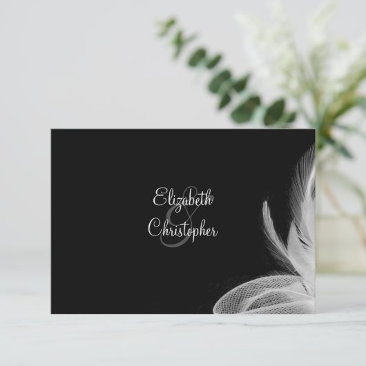 Witte veren 2 RSVP (Staand voorkant)