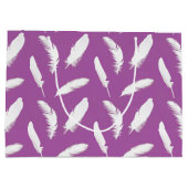 Witte veren afdruk op amethyst paars groot cadeauzakje (Achterkant)