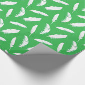 Witte veren afdrukken op jade groen cadeaupapier (Hoek)