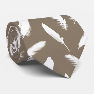 Witte veren afdrukken op taupel stropdas