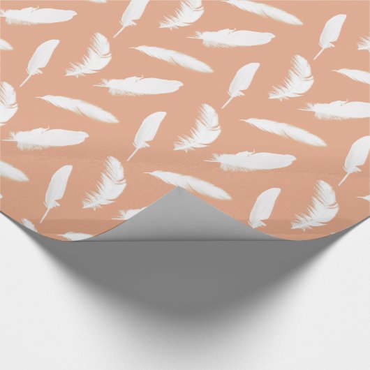 Witte veren afdrukken op zachte perziken cadeaupapier (Hoek)