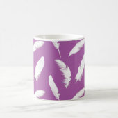 Witte veren op Amethyst-Paars Koffiemok (Center)