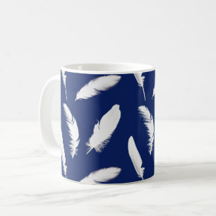 Witte veren op Donkere marineblauw Koffiemok