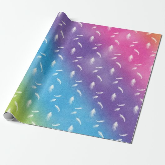 Witte veren op regenboog cadeaupapier (Uitgerold)