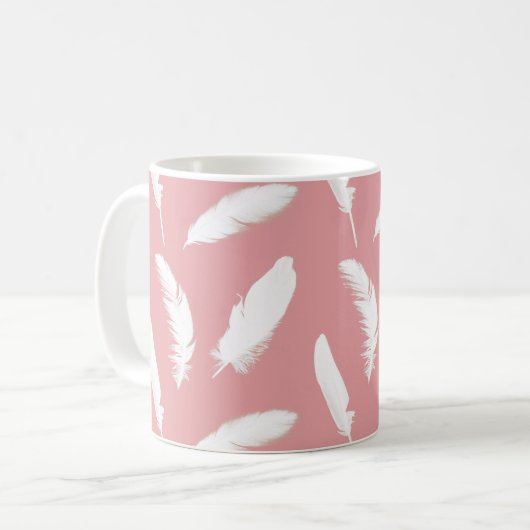 Witte veren op Shell Roze Koffiemok (Voorkant links)