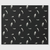 Witte veren op zwart omslagpapier cadeaupapier (Vlak)