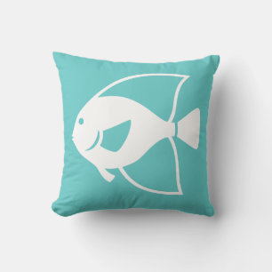 witte vis op teal blauwe kussen
