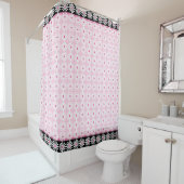 witte vleermuis op chic French roze and black Douchegordijn (In situ)