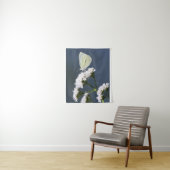 Witte vlinder op bloemen wandkleed (In situ)