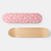 Witte vlinders op roze persoonlijk skateboard (Horizontaal)