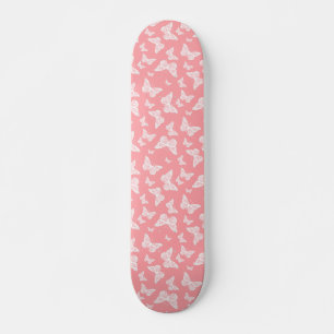 Witte vlinders op roze persoonlijk skateboard