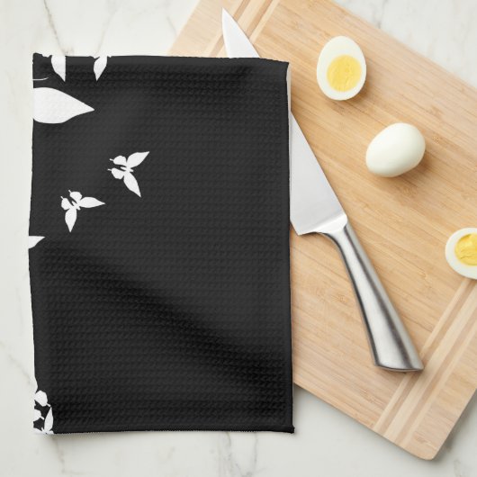 Witte vlinders op zwart theedoek (Quarter Fold)