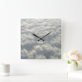 WITTE VLOEIBARE KLEUTEN VIERKANTE KLOK (Huis)