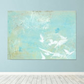 Witte vogels vliegen door de blauwe hemel canvas afdruk (Insitu (Houten vloer))