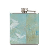 Witte vogels vliegen door de blauwe hemel heupfles (Achterkant)