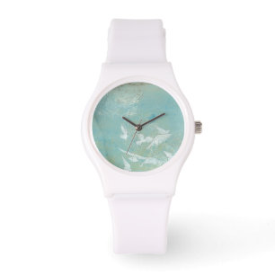 Witte vogels vliegen door de blauwe hemel horloge